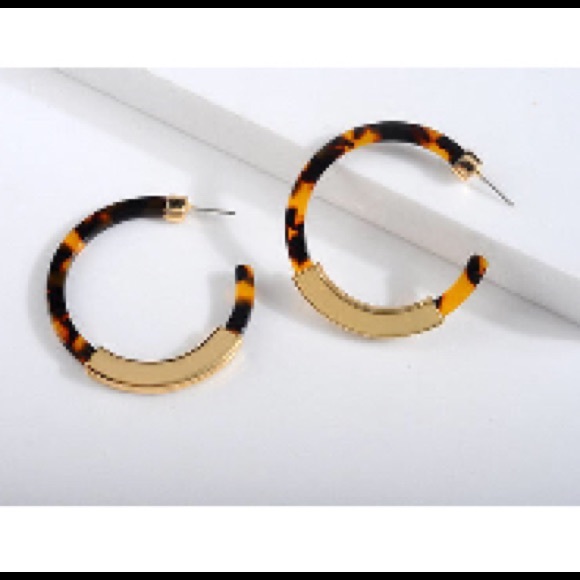 Available now ✨BAUBLE BAR STYLE RESIN HOOP EARRING - Picture 3 of 8